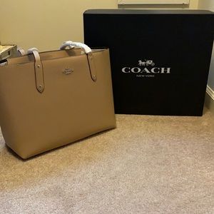 NWT Coach pebble leather tote